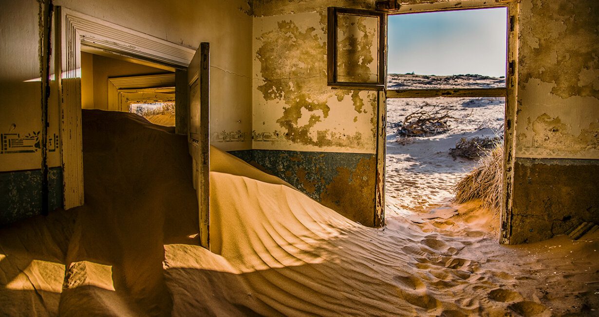 kolmanskop house in sand